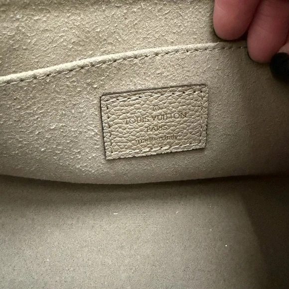 L. Light brown purse - Picture 4 of 5